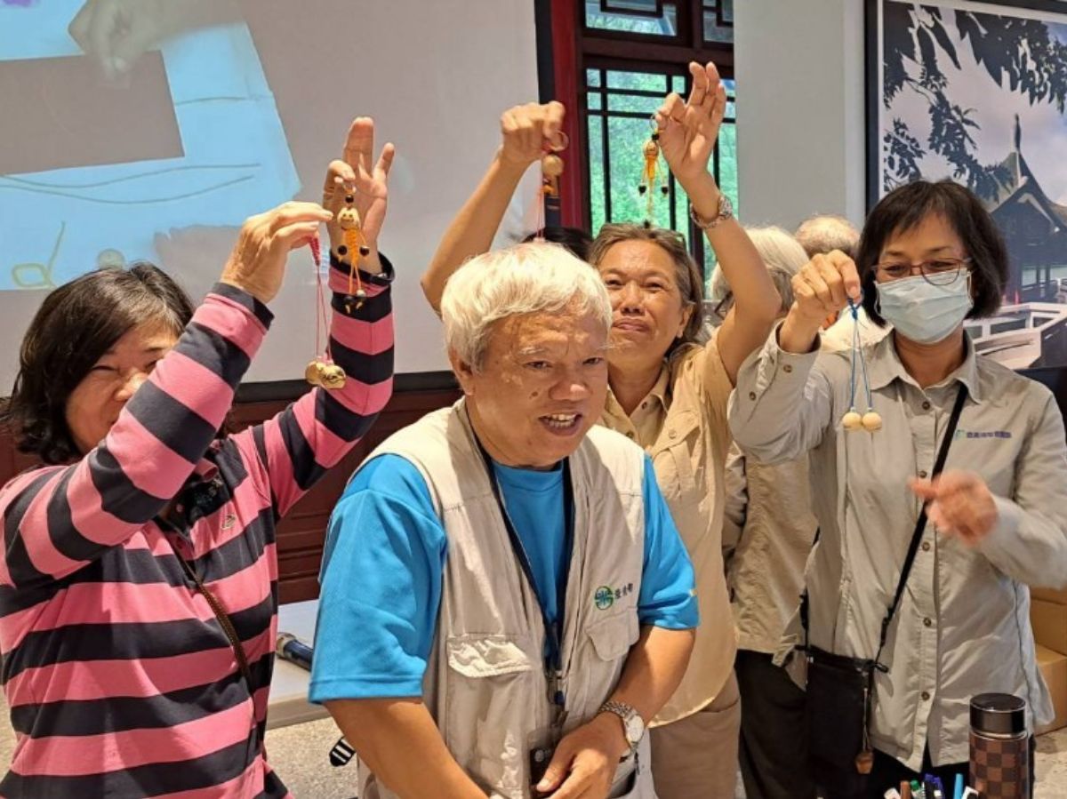 112.8.14-112年8月澄清湖環教志工成長班-手作種子吊飾1.jpg