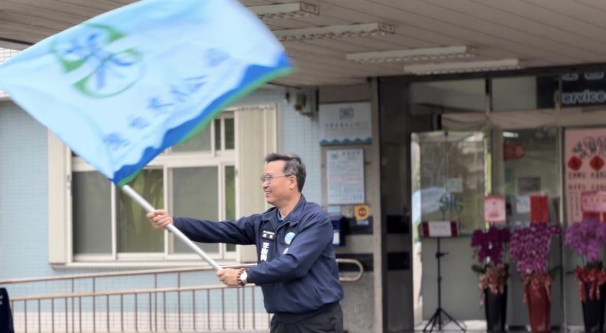 九區李慶興處長揮旗祝賀活動順利