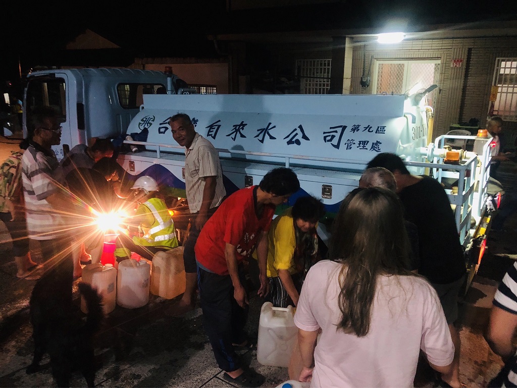 臨時取水站供民眾取水