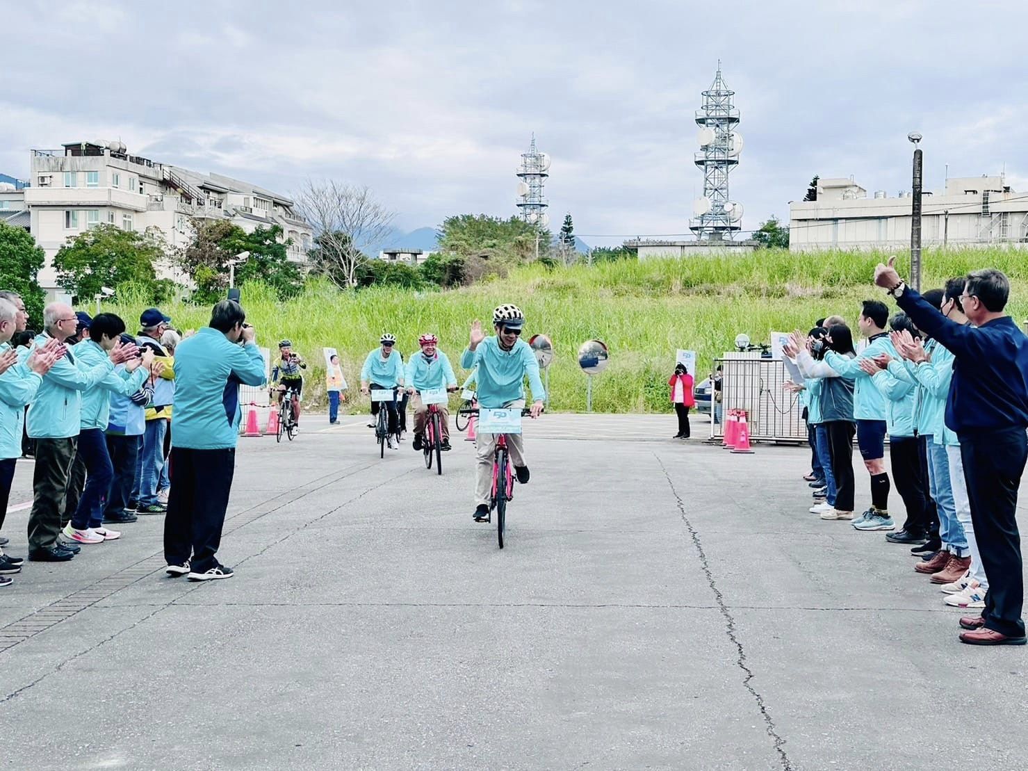 九區同仁熱烈歡迎十區鐵馬勇士