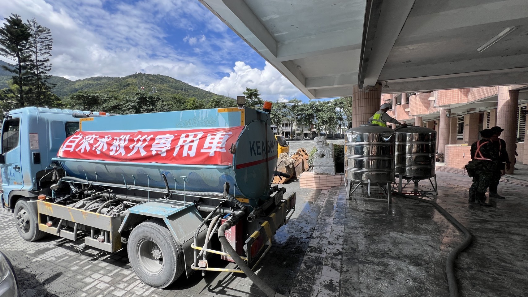 台水公司維持 33 處臨時供水站持續服務巡迴補水
