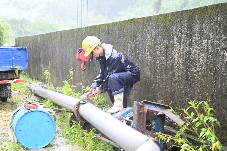 台水站在風雨最前線 戮力搶修恢復供水- 管線搶修
