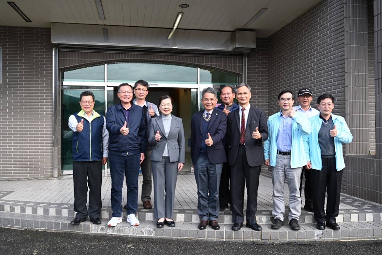 部長與與會人員合影