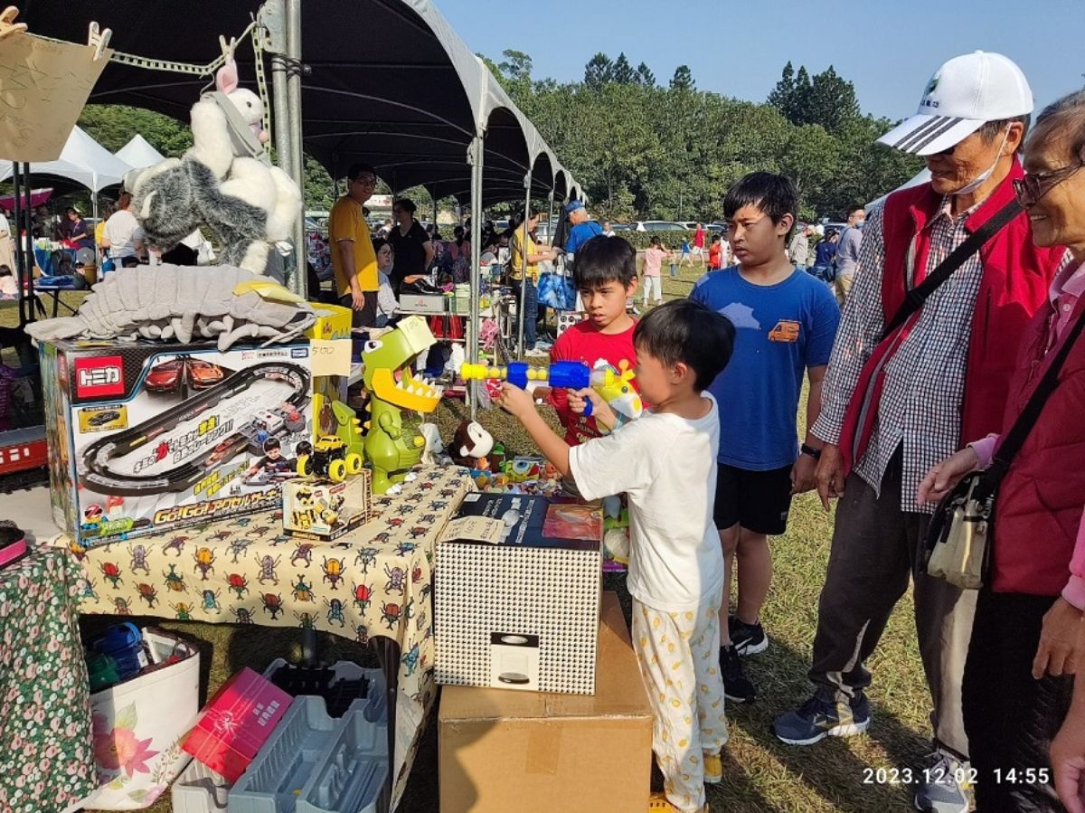 112.12.02和03-112年小老闆當家二手市集2.jpg