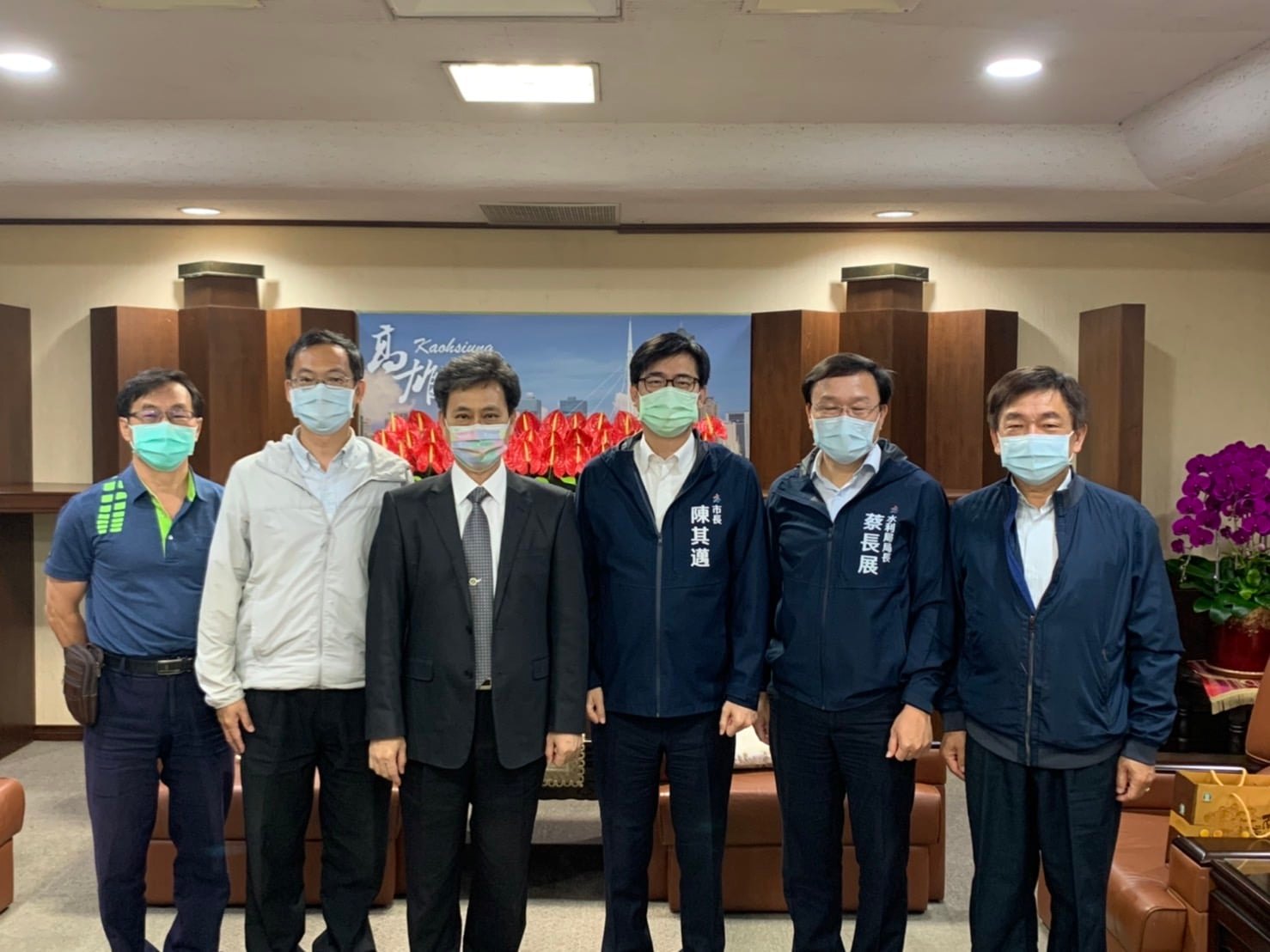 本公司王副總經理明孝今 (1) 日下午由本處邱處長憲龍、徐副處長志宏、操作課楊課長景然等，偕同拜訪高雄市大家長陳市長其邁及水利局蔡局長長展。