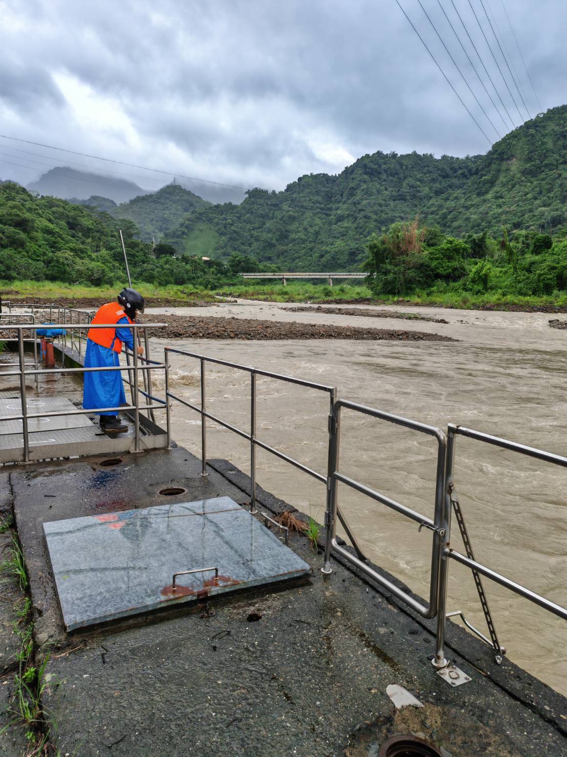 觸口淨水場清理原水取水口