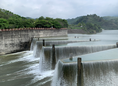 鯉魚潭水庫溢流照片.png