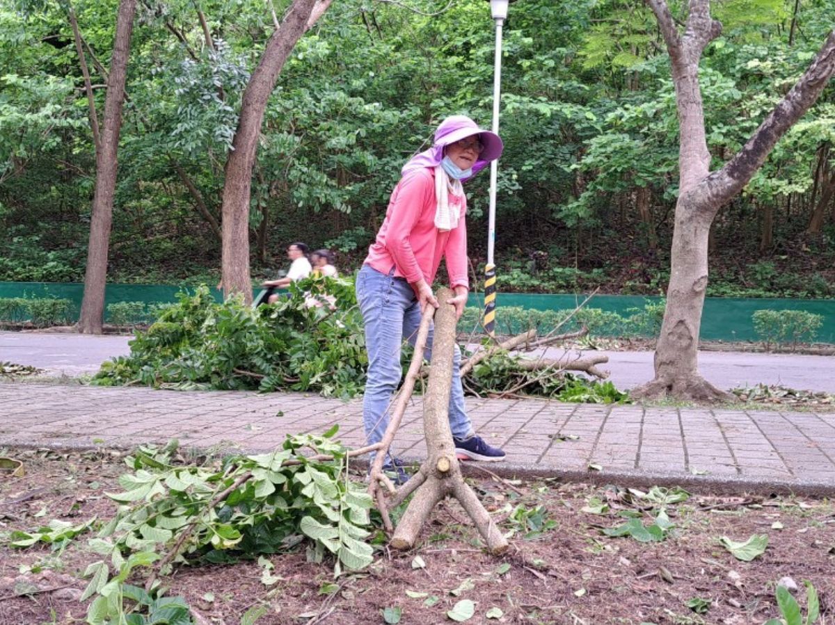 112.07.30-澄清湖環教志工杜蘇芮風災搶救幸福花園和生態池6.jpg