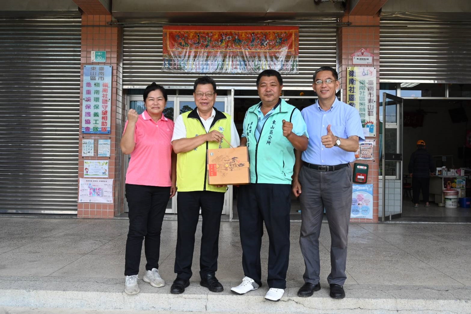 台水公司李董事長拜訪東山區嶺南里里長,關心民眾用水狀況,里長特別致謝水公司緊急協助並動員相關人力恢復供水。