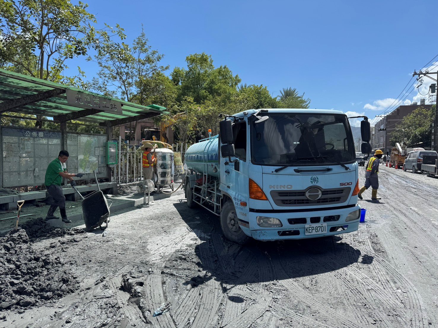 為減輕居民不便，台水公司供水站由13處增至23處，水車由13部增加至28部。