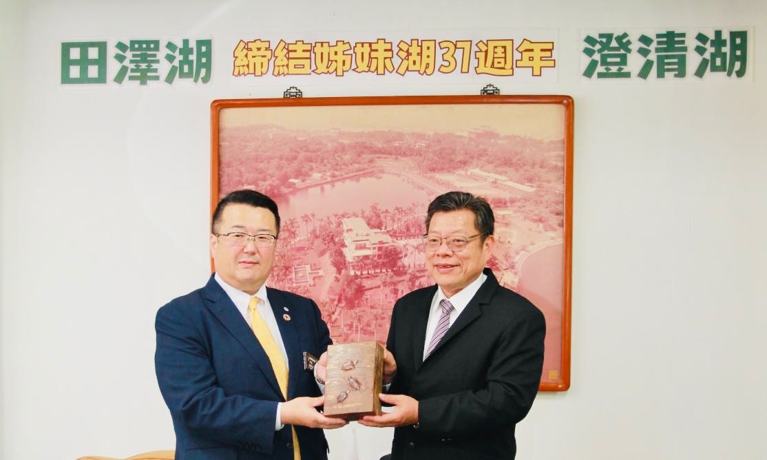 仙北市長田口知明(左)與台水董事長李嘉榮合影