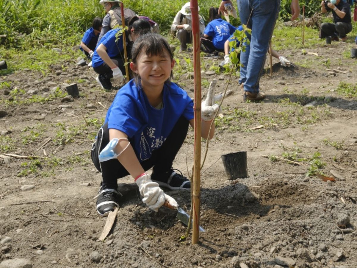 「水資源‧森活圈」活動植樹照片1.jpg