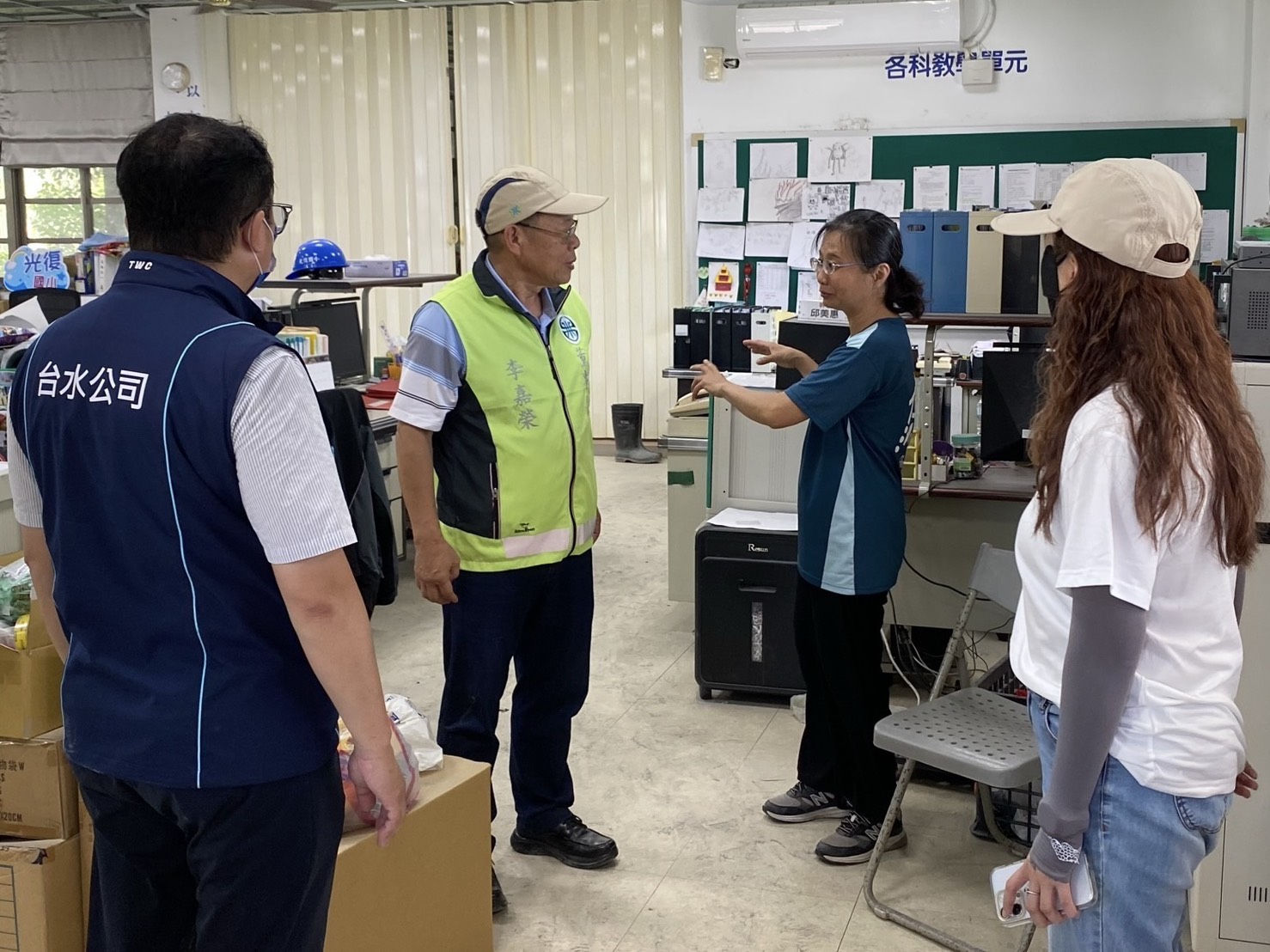 台水公司董事長率相關團隊聽取光復國小黃校長用水需求並說明供水情形